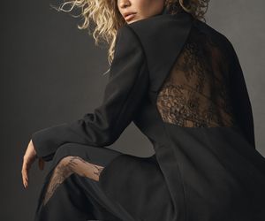 Rita Ora x Primark. Nowa zimowa kolekcja dla fanów świątecznego szyku