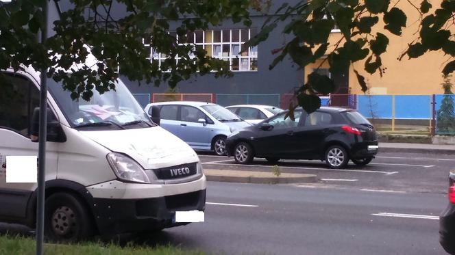 Toruń: Kierowca skutera spowodował KOLIZJĘ. Trafił do szpitala i zarobił mandat