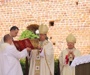  Abp Curbelié na Skałce: Św. Stanisław był pierwszym dojrzałym owocem chrztu Polski