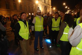 Nightskating. Warszawiacy przejechali stolicę na rolkach [Zdjęcia]