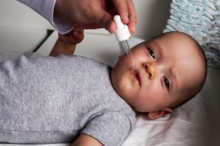 Wielu rodziców podaje to niemowlakom na wzdęcia. Polscy pediatrzy wydali ostrzeżenie