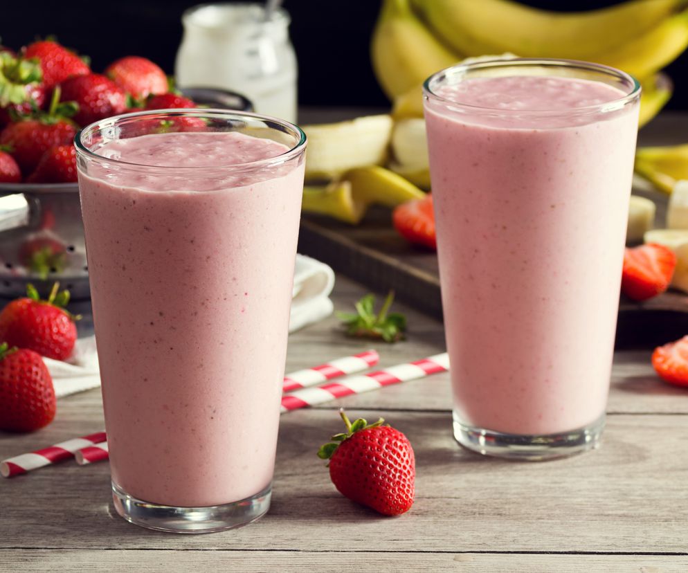 Koktajl truskawkowo-bananowy, który robi dzień – przepis na idealne smoothie