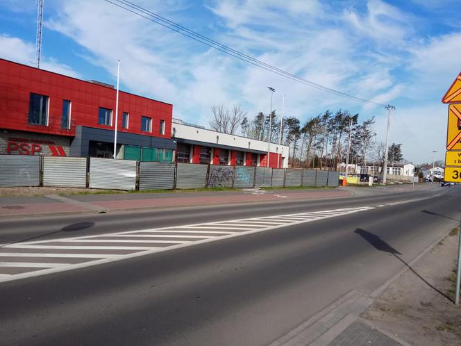 Legionowscy strażacy pokazują swoją nową remizę