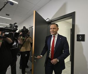 Karol Nawrocki przyjechał do TVP. Symboliczny gest i mocne wsparcie z zaplecza