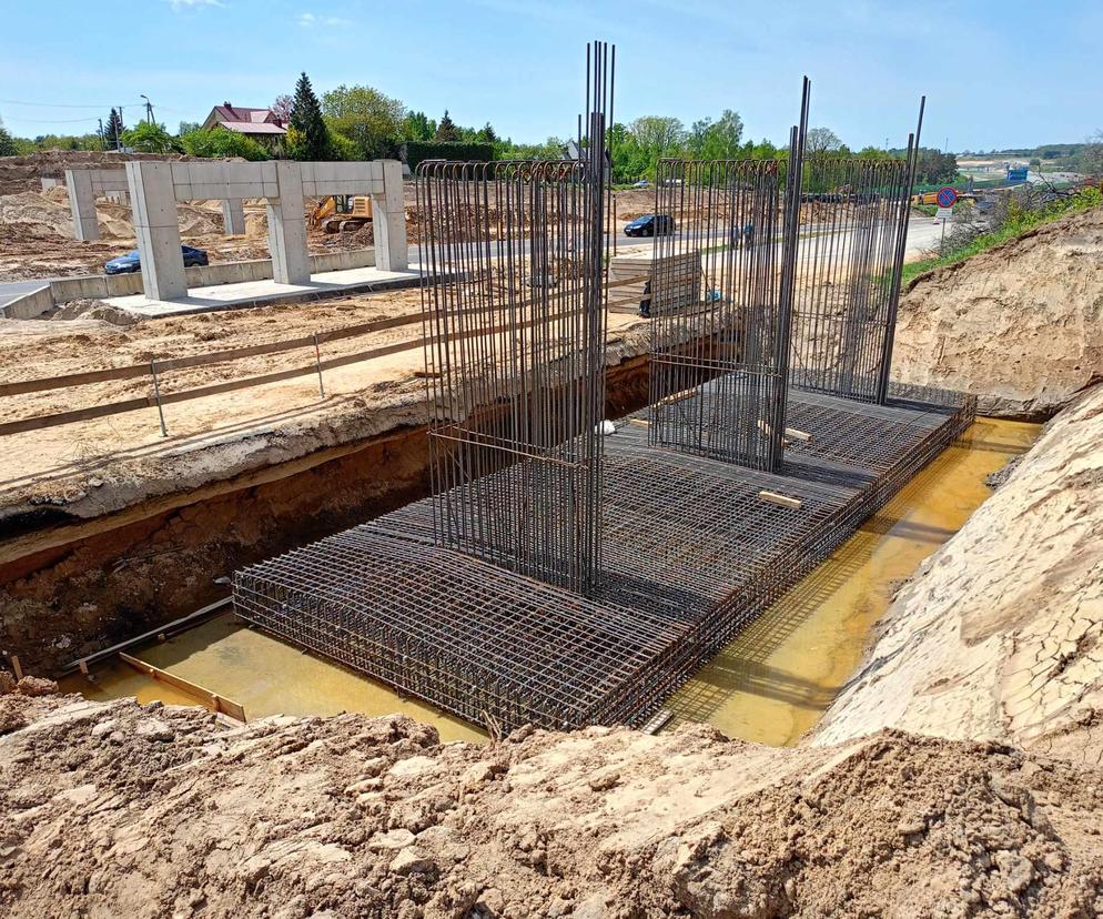 Są postępy w budowie nowego wiaduktu na A2 w rejonie ul. Domanickiej w Siedlcach