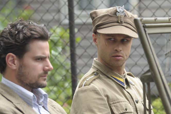 CZAS HONORU 5. Bronek (Maciej Zakościelny), Janek (Antoni Pawlicki)