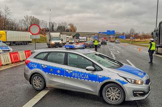 Kraków: Uwaga kierowcy, duże utrudnienia na A4. Przewrócona ciężarówka blokuje oba pasy ruchu