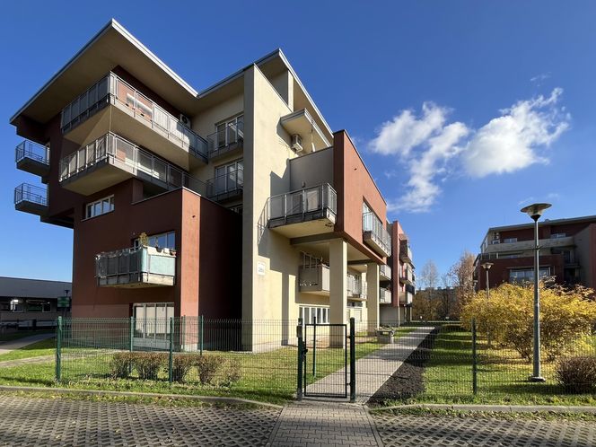 Teligi 26 w Krakowie. Blok z ukrytym balkonem