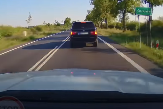 Kierowca BMW rozjuszony dźwiękiem klaksonu