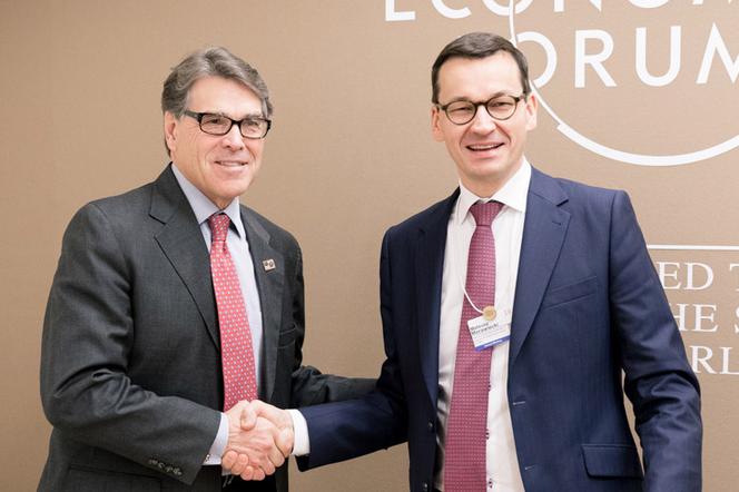sekretarz USA ds. energii Rick Perry i szef polskiego rządu Mateusz Morawiecki