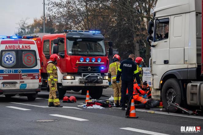 Ciężarówka ciągnęła starszego mężczyznę przez kilkanaście metrów