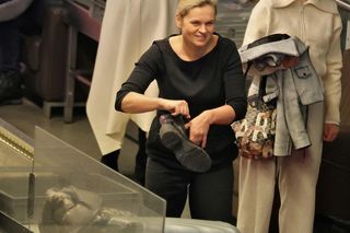 Kazali ministrze zdjąć buty