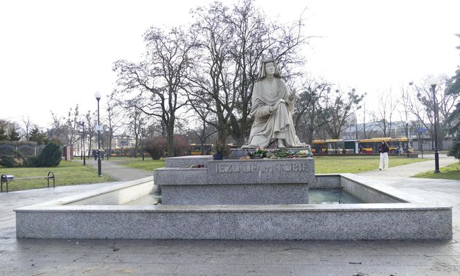 Poderżnął gardło Dmytrowi przed obliczem świętej. Krwawy mord na łódzkim placu