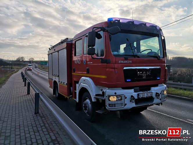 Wypadek na skrzyżowaniu w Brzesku! Droga całkowicie zablokowana!