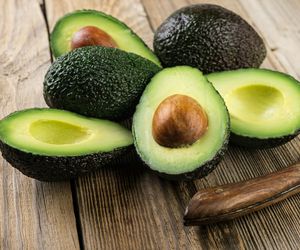 Awokado: jak przechowywać całe i przekrojone, jak przedłużyć jego świeżość