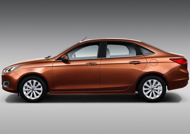 nowy Ford Escort 2015