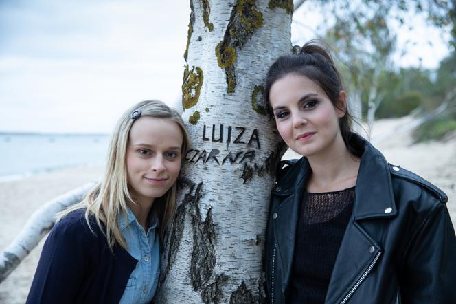 Motyw, odc. 2. Luiza (Grażyna Sobocińska) i Czarna (Agata Turkot) w młodości