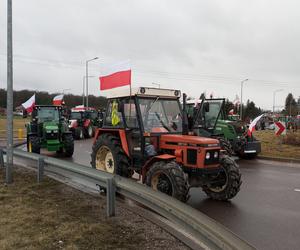 Trwa protest rolników w woj. lubelskim. Blokady są w wielu miejscach w regionie [DUŻO ZDJĘĆ]