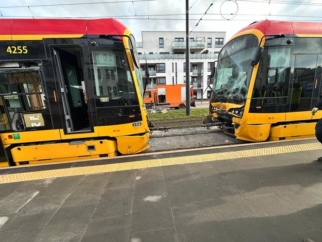 Zderzenie dwóch tramwajów w Warszawie. Wiele osób rannych