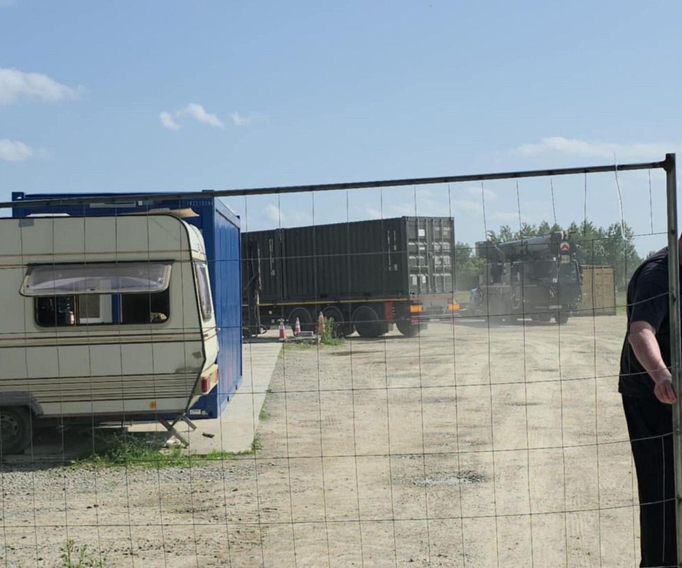 Tajemniczy kontener z bronią i amunicją na Podkarpaciu. W Laszkach pracują służby