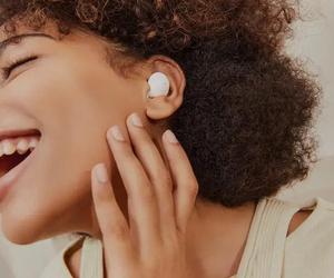 Samsung Galaxy Buds 3 Pro przetłumaczą każdy język w czasie rzeczywistym. Z pomocą AI