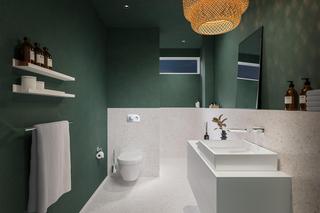 Toaleta podwieszana w łazience