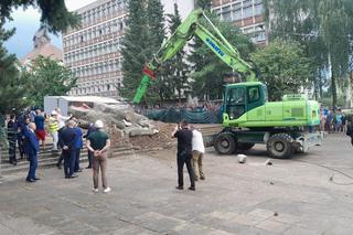 Zburzenie pomnika w Nowogardzie