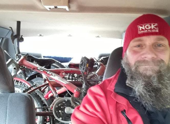 Rolnicy. Podlasie. Sześć rowerów w starym Volvo. Maciek z Kundzicz wsparł szlachetną akcję