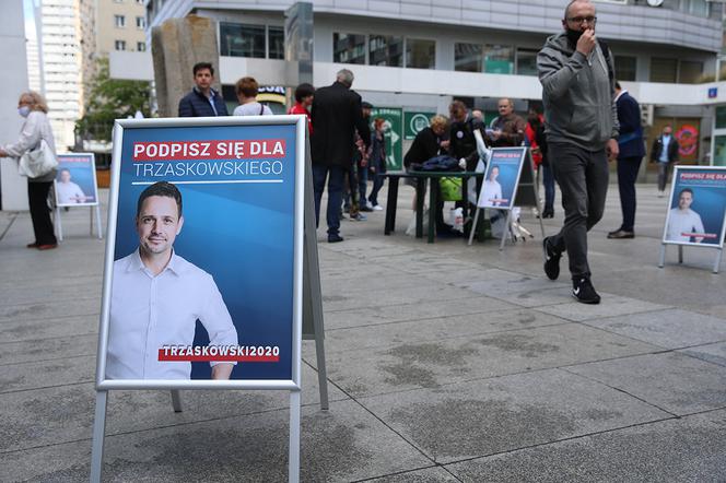 Trzaskowski rozpoczął zbiórkę podpisów w centrum Warszawy