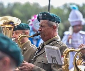 Kolorowa parada na otwarcie Dni Torunia. Przeszła przez serce toruńskiej starówki