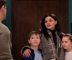 M jak miłość odc. 1865. Iza (Adriana Kalska), Marcin (Mikołaj Roznerski), Szymek (Staś Szczypiński), Maja (Laura Jankowska)