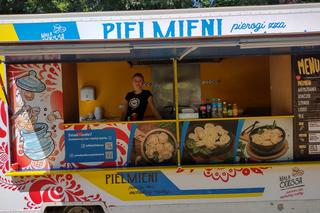 Trwa Festiwal Smaków Food Trucków w Olsztynie. Co dobrego można zjeść? [ZDJĘCIA]