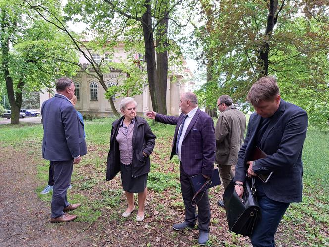 Poszukiwanie mogiły żołnierzy niemieckich w Parku Sanguszków w Tarnowie