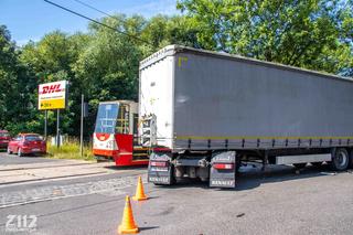 Wypadek tramwaju i samochodu ciężarowego w Zabrzu