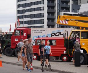 Niesamowite auta zaparkowały w Bydgoszczy! Zobacz zabytkowe STARy [ZDJĘCIA]