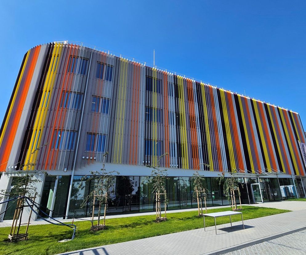 „Tęczowy” dom kultury w Krakowie otwiera się już w październiku! Co w środku?