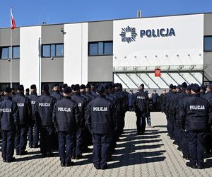 Wakaty w mundurówce mimo dużego zainteresowania