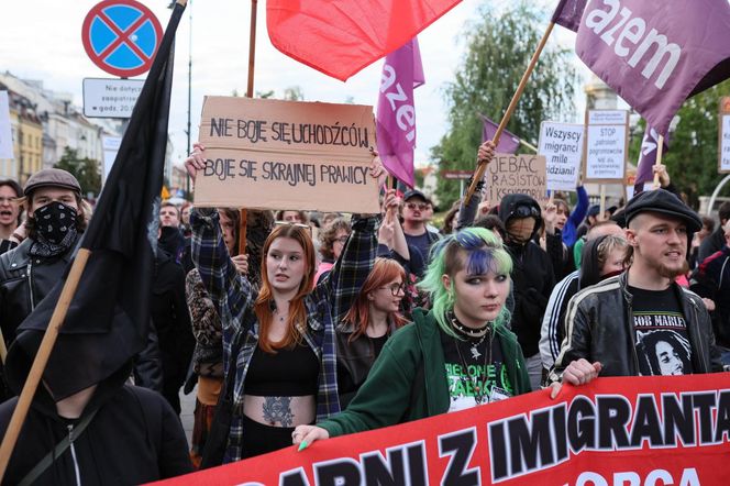 W Warszawie odbył się antyimigrancki marsz i kontrmanifestacja. Pojawiło się kilka tysięcy osób