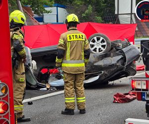 Tragedia w Piastowie. Dachowała samochodem, nie żyje