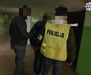 Podał się za urzędnika i powiedział, że musi sprawdzić ogrodzenie. Chwilę później z domu zniknęło 15 tys. zł
