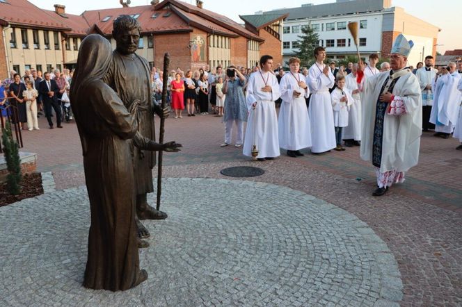 W Olsztynie stanął wyjątkowy pomnik. Ma przypominać o ważnych wartościach [ZDJĘCIA]