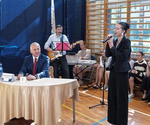 100 par tańczy poloneza na 100-lecie siedleckiego Ekonomika