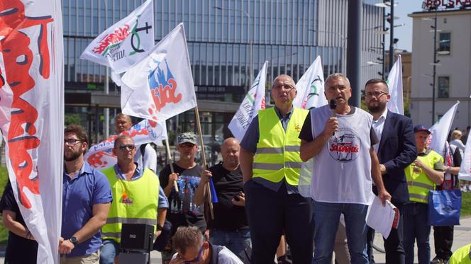 Protest pracowników PKP Cargo we Wrocławiu. Pracę ma stracić prawie 400 osób 