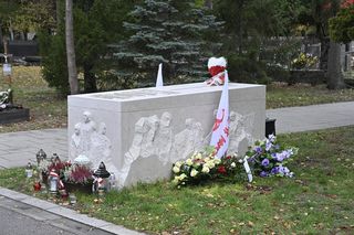 Grób Kornela Morawieckiego na  Powązkach Wojskowych