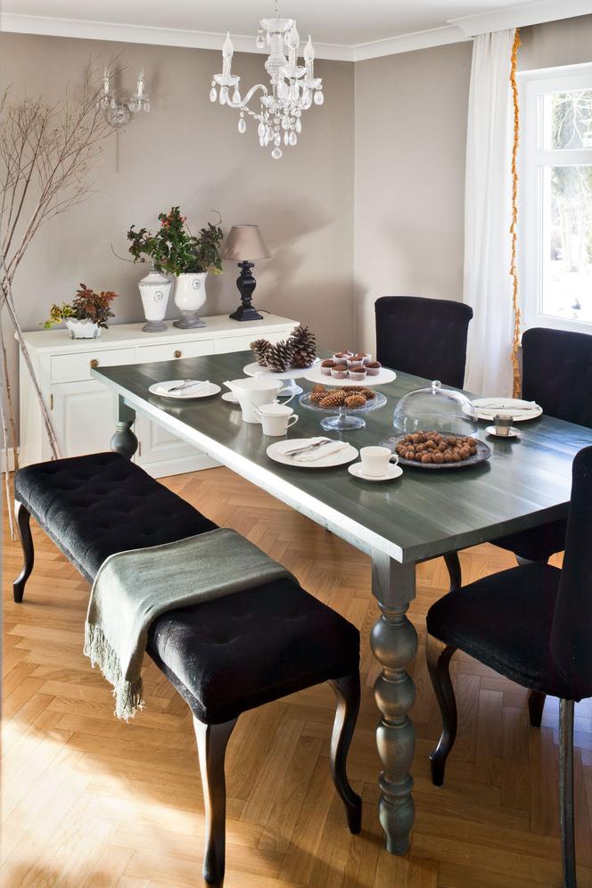 Srebrny stół w stylu glamour