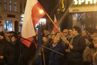 Manifestacja w obronie sądownictwa na Rynku Staromiejskim w Toruniu