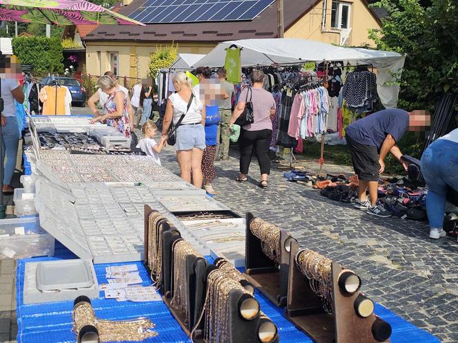 Co ludzie kupują na targowiskach miejskich.