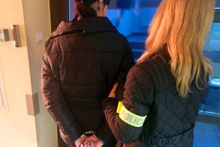 Sopot. Chciała uciec do Narnii? 51-latka ukrywała się w szafie przed policją