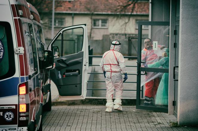 Szpital na Fieldorfa zamyka oddział. Jeden z pacjentów może mieć koronawirusa!