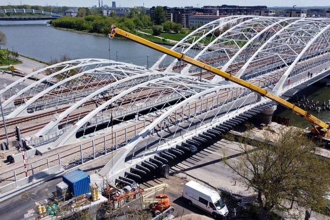Trzy nowe mosty kolejow w Krakowie